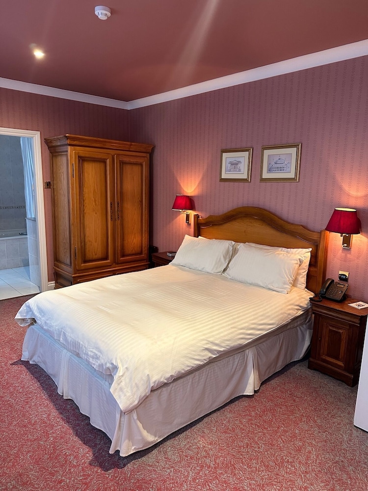 Suite - Photo 1