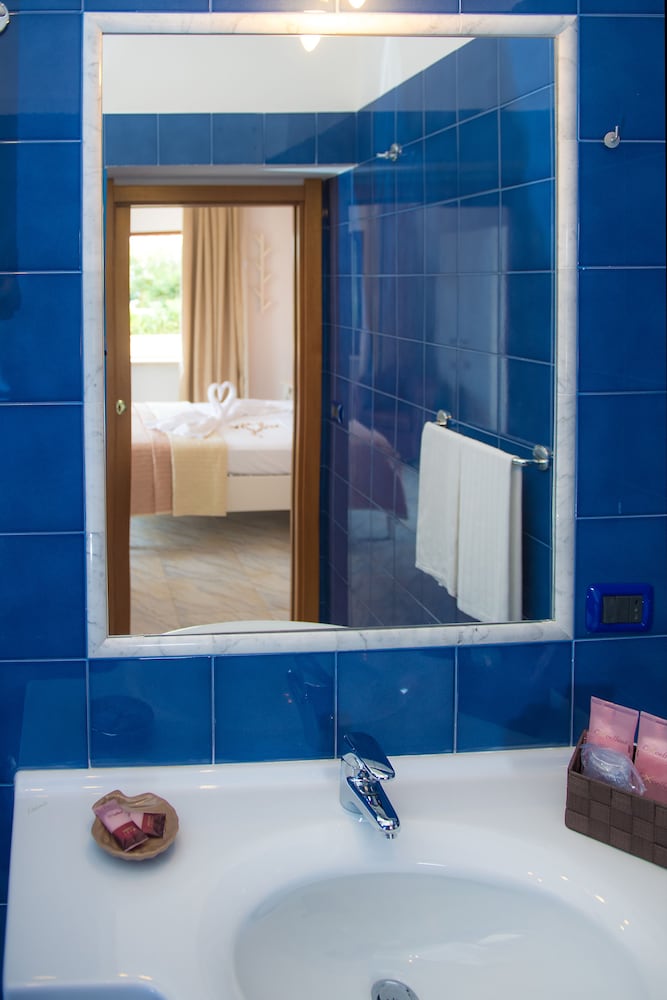 Double Room - Photo 17