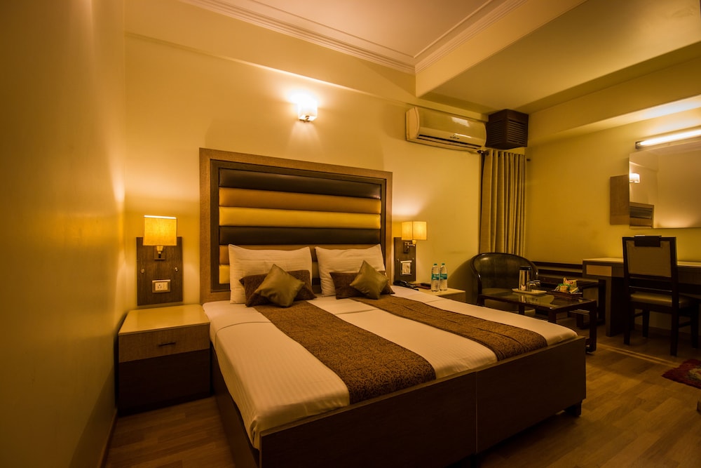 Basic Room, 1 Double Bed, No Windows photo 1