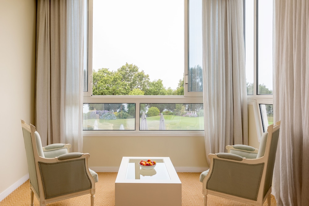 Exclusive Room, 1 King Bed, Non Smoking, Lake View photo 3