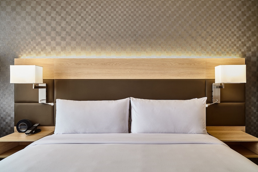 Room, 1 King Bed - Photo 10