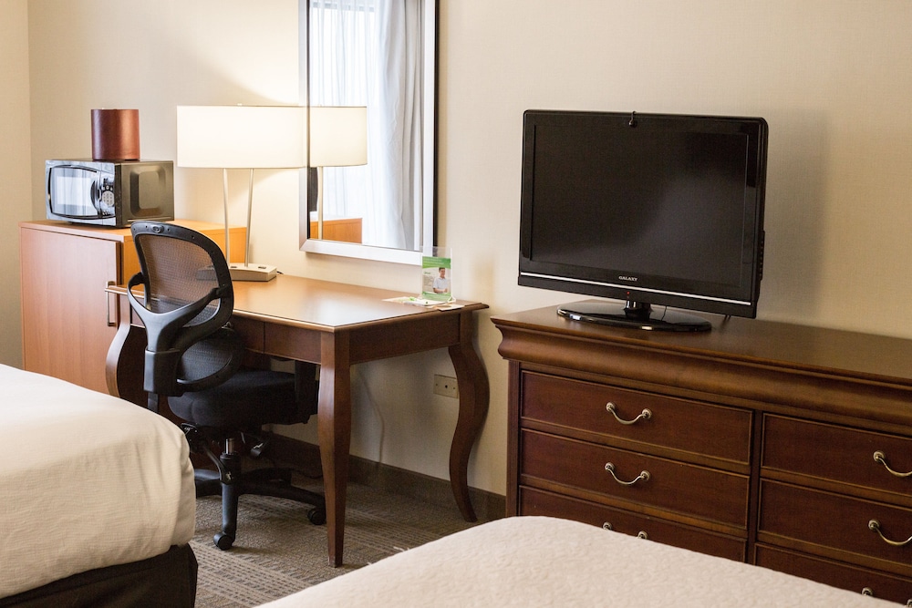 Suite, 2 Queen Beds - Photo 2