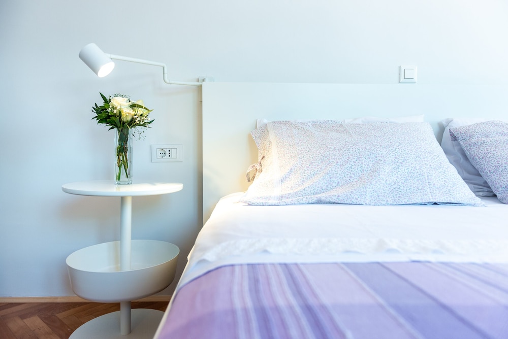 Apartment (2 Bedroom Apartment with City View)