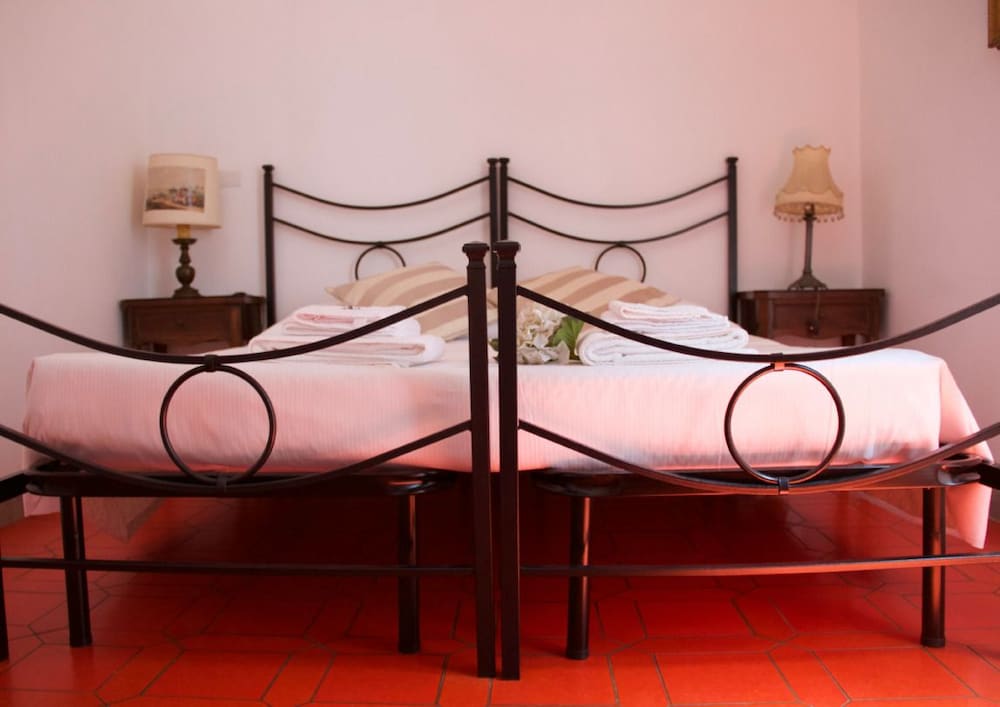 Comfort Room, 1 King Bed, Connecting Rooms, Garden View
