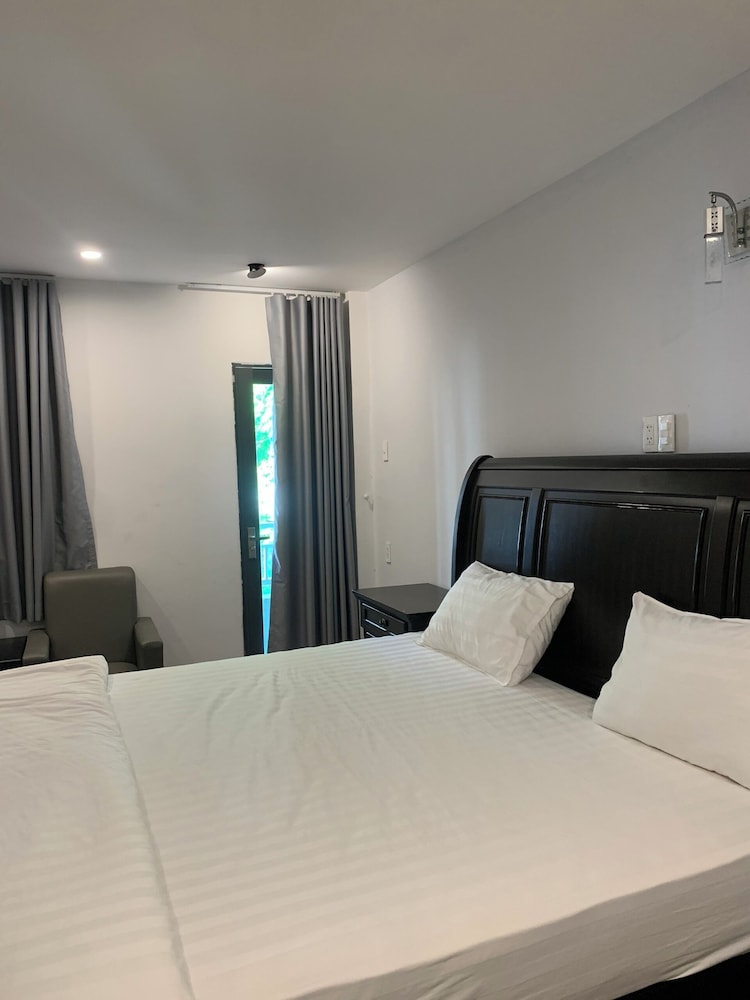 Grand Triple Room, 1 King Bed
