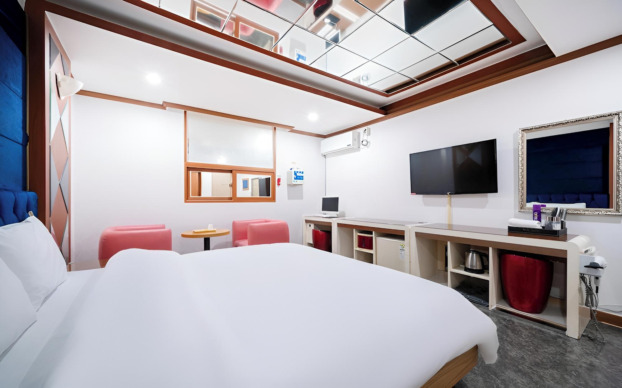 Room (Standard room (Netflix Disney Plus av) - Photo 4