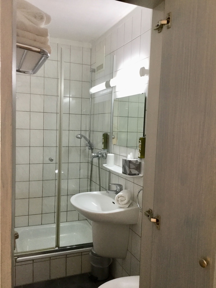 Economy Double Room (Bett: 140 x 200 cm) photo 3