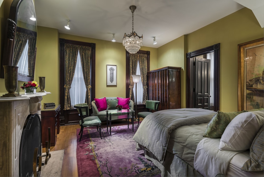 Premium Room, 1 King Bed photo 3