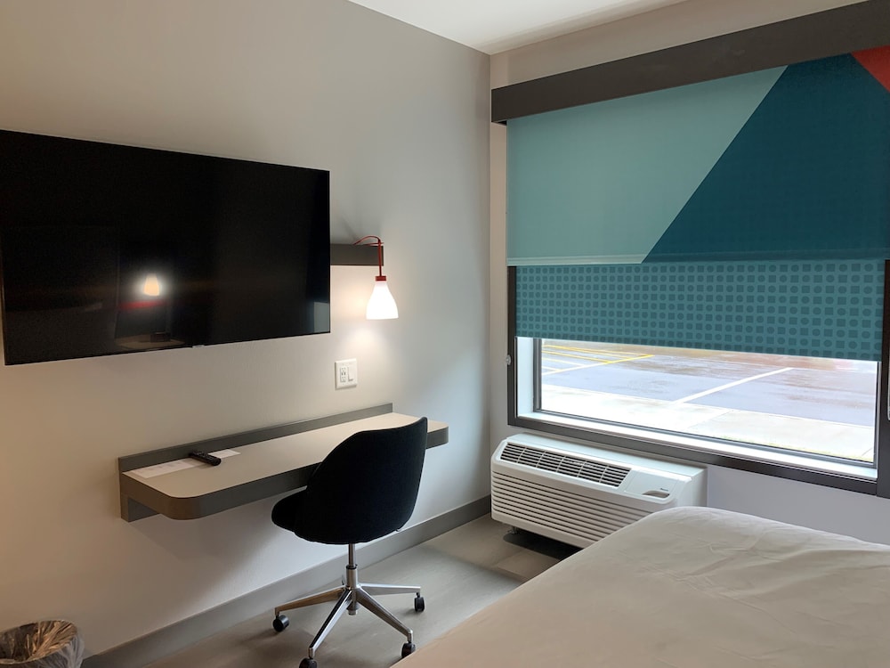 Standard Room, 2 Queen Beds, Accessible Bathtub (Communications) - Photo 4