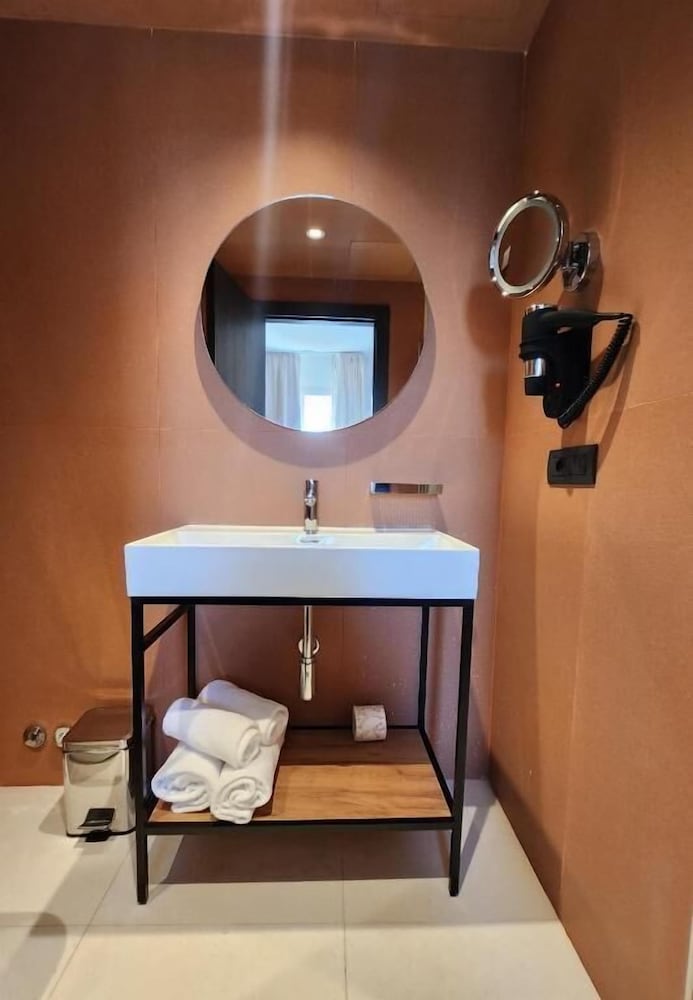 Comfort Room - Photo 5