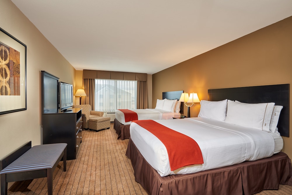 Suite, 2 Queen Beds, Accessible (Mobility Tub) - Photo 2