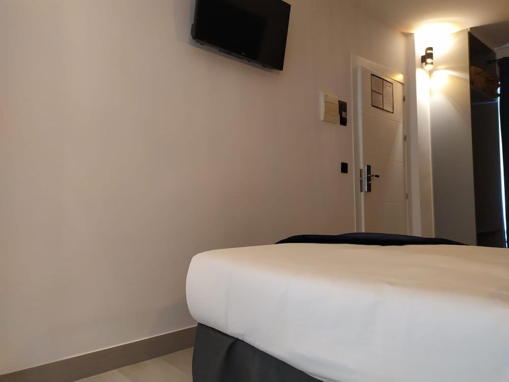 Standard Double or Twin Room, 1 Bedroom, Non Smoking - Photo 17