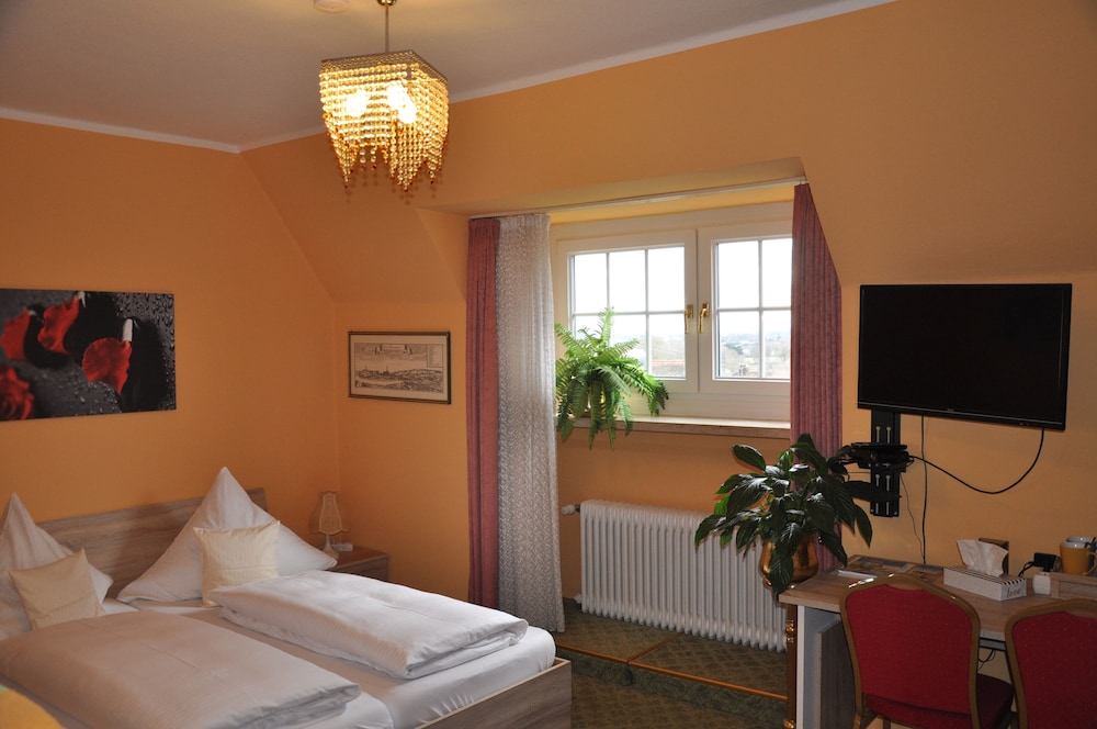 Classic Triple Room, Multiple Beds photo 1