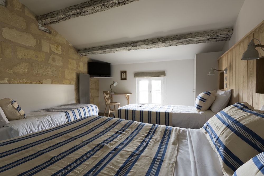 Quadruple Room - Photo 7