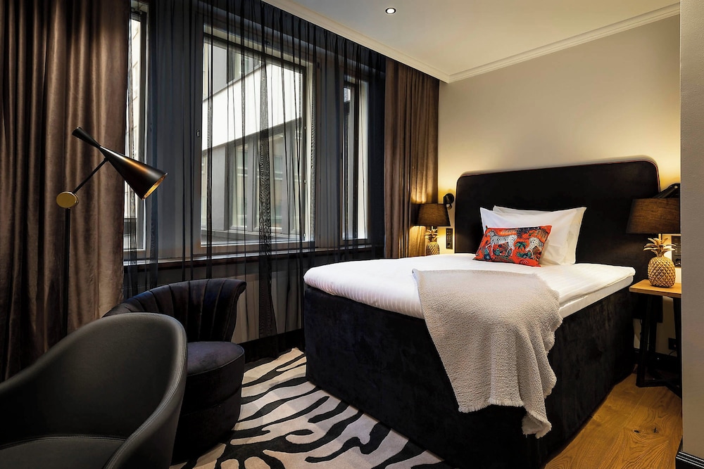 Comfort Room, 1 Queen Bed