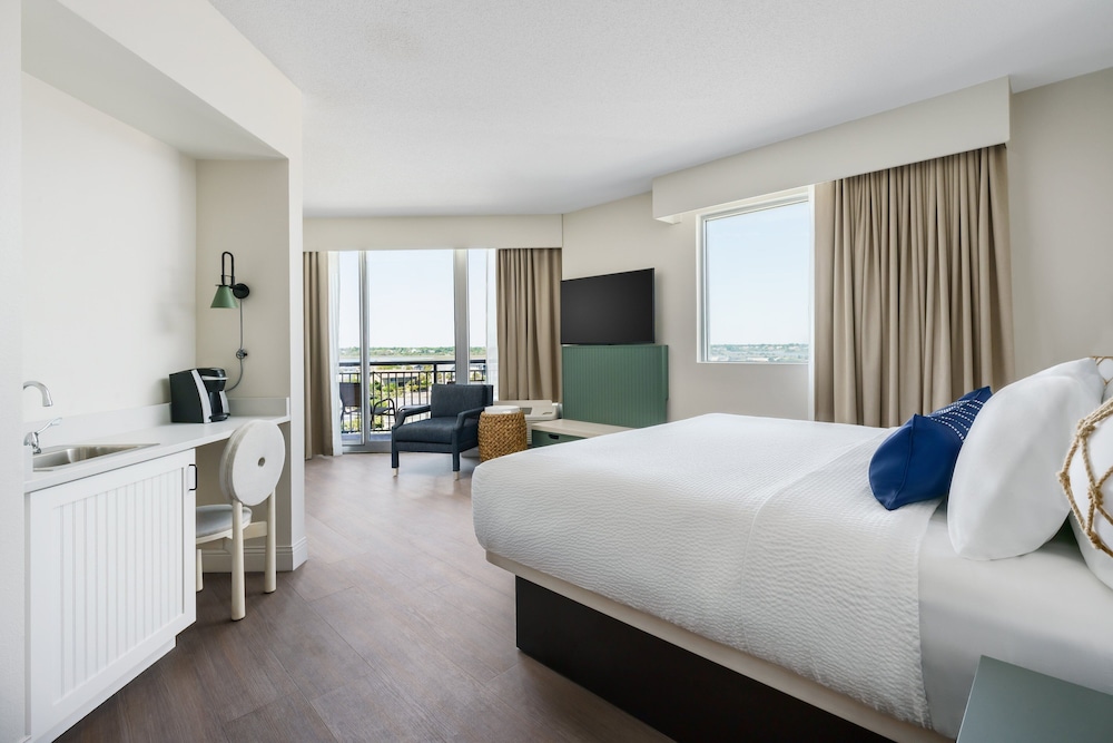 Room, Multiple Beds, Non Smoking, Balcony (Sunset View) - Photo 4