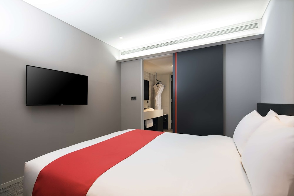 Premier Room, 1 Double Bed, Non Smoking, City View - Photo 2