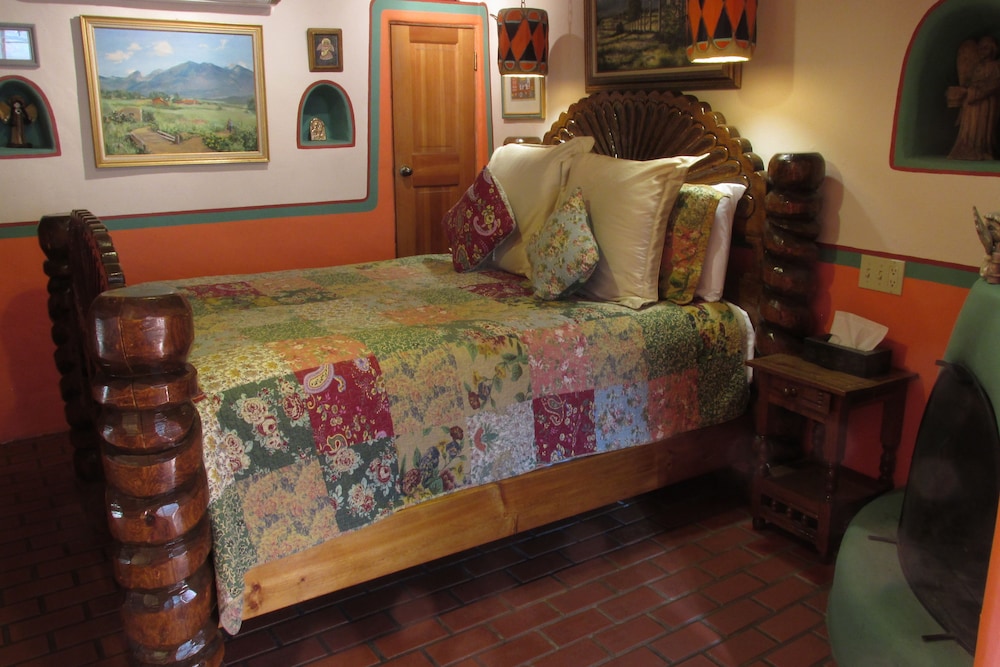 Deluxe Suite, Multiple Beds, Fireplace