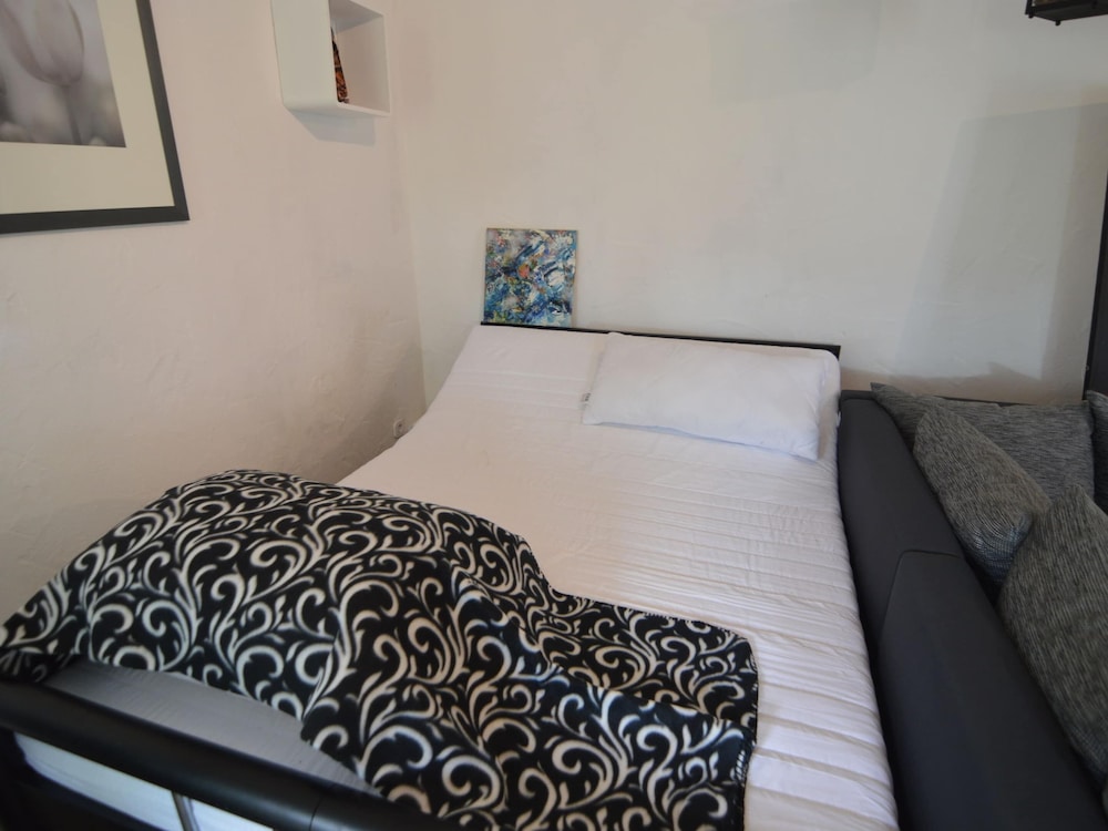 Apartment photo 2