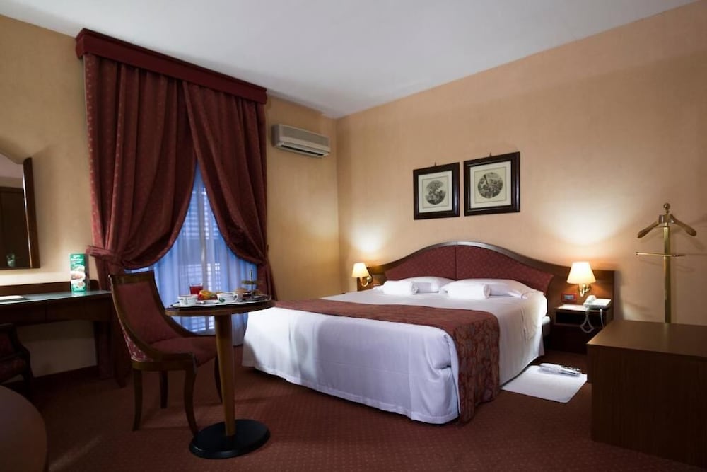 Classic Double or Twin Room - Photo 1