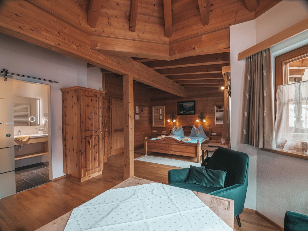 Deluxe Double Room, Balcony, Mountain View photo 2