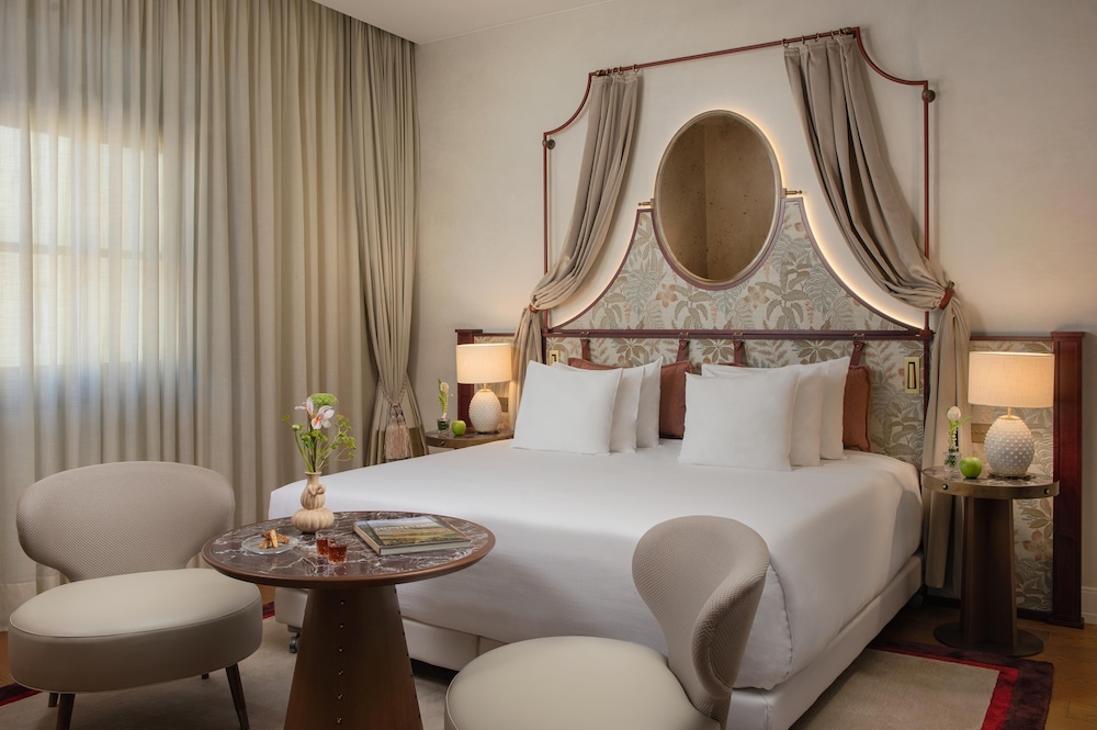 Suite (Extra Bed 3 adults)
