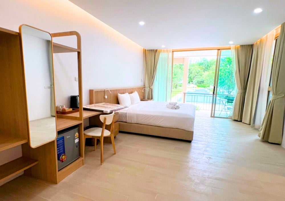 Suite, 2 Bedrooms (Mobility/Hearing Access, Roll-In Shwr) photo 1