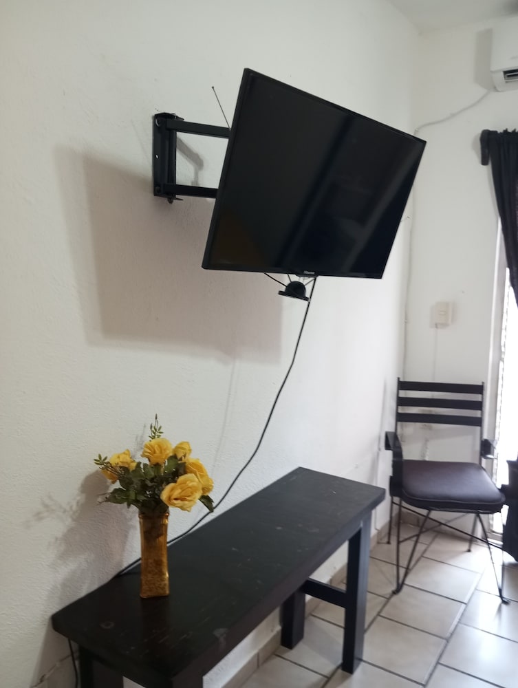 Basic Apartment photo 3
