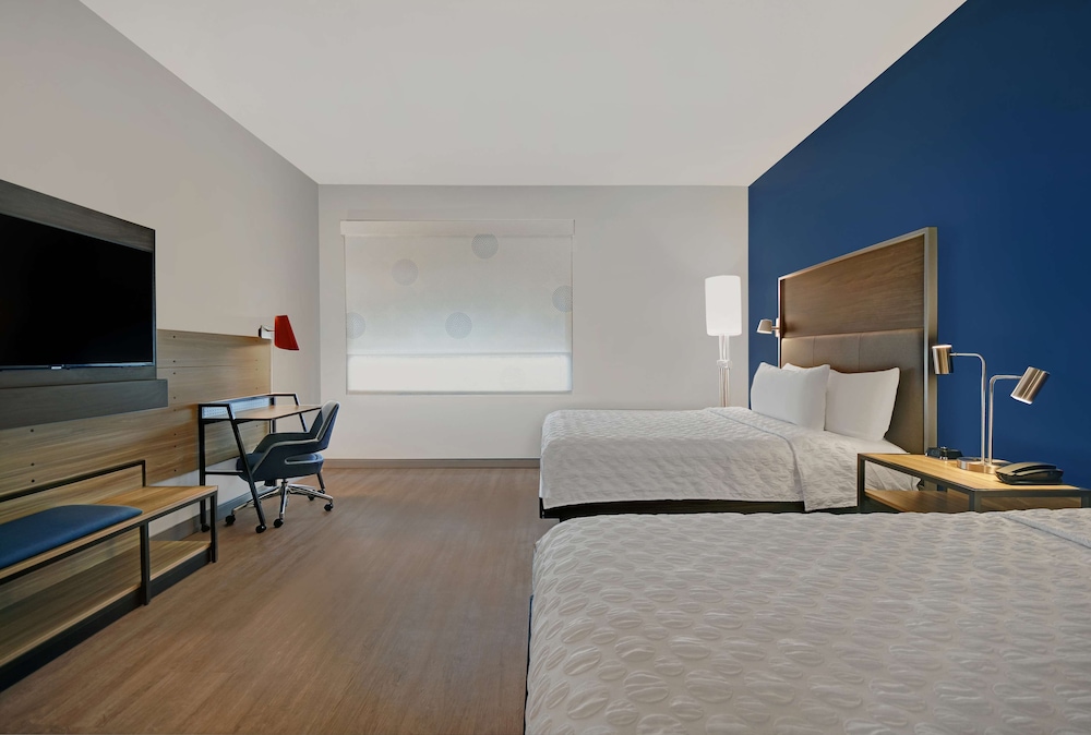 Room, 2 Queen Beds - Photo 2