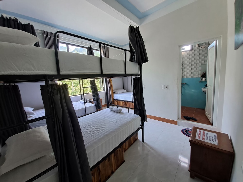 Standard Shared Dormitory, Air conditioning, Pool View photo 3