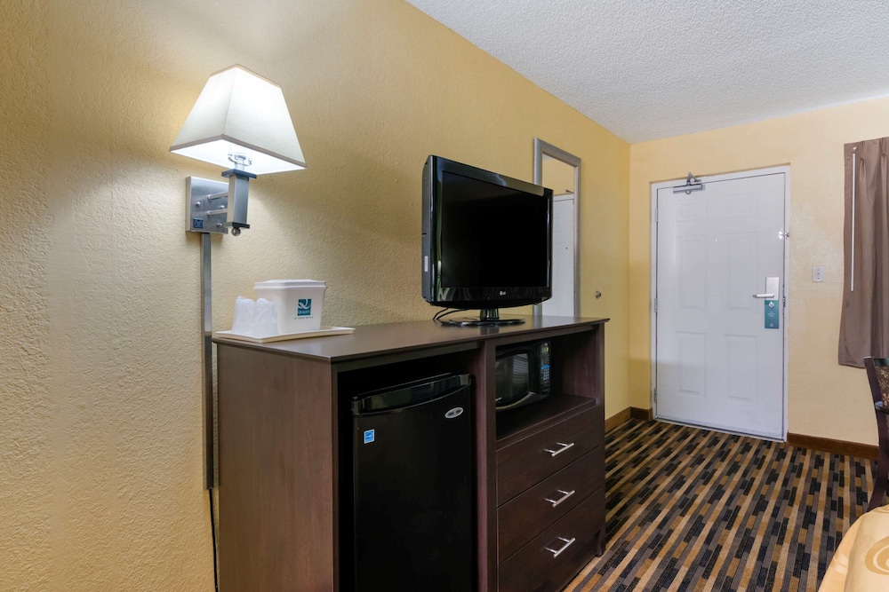 Standard Room, Non Smoking - Photo 4