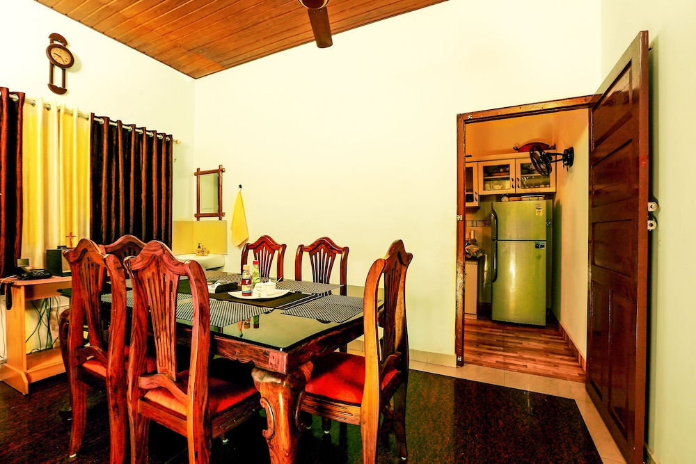 Deluxe Room, 3 Bedrooms, Beach View photo 3