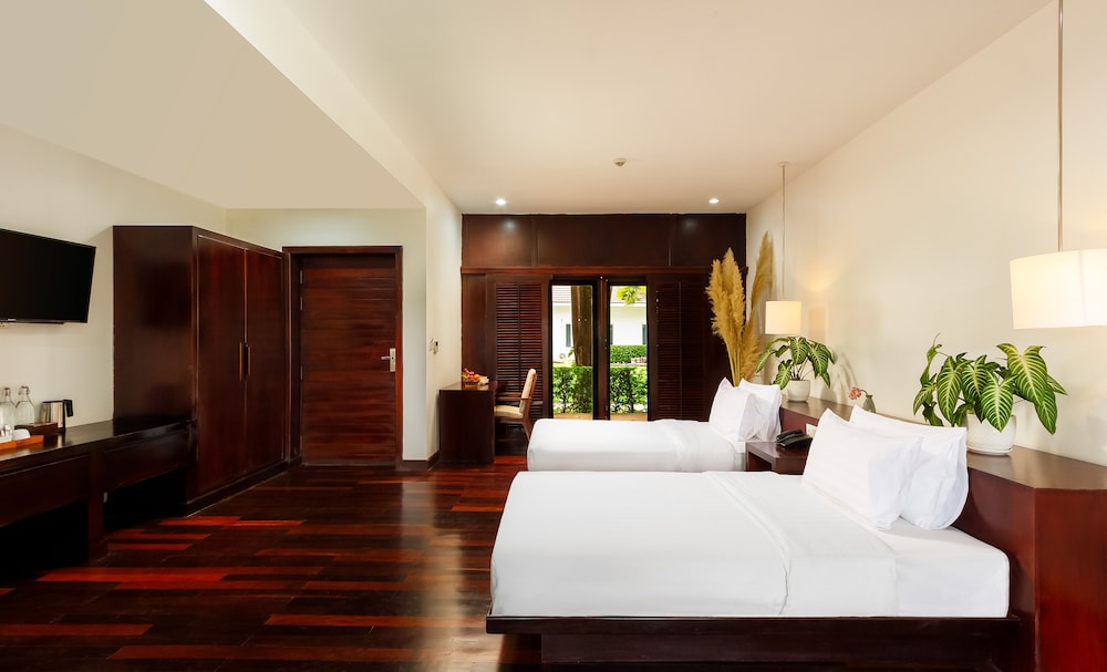 Junior Twin Room, 2 Twin Beds, Garden View
