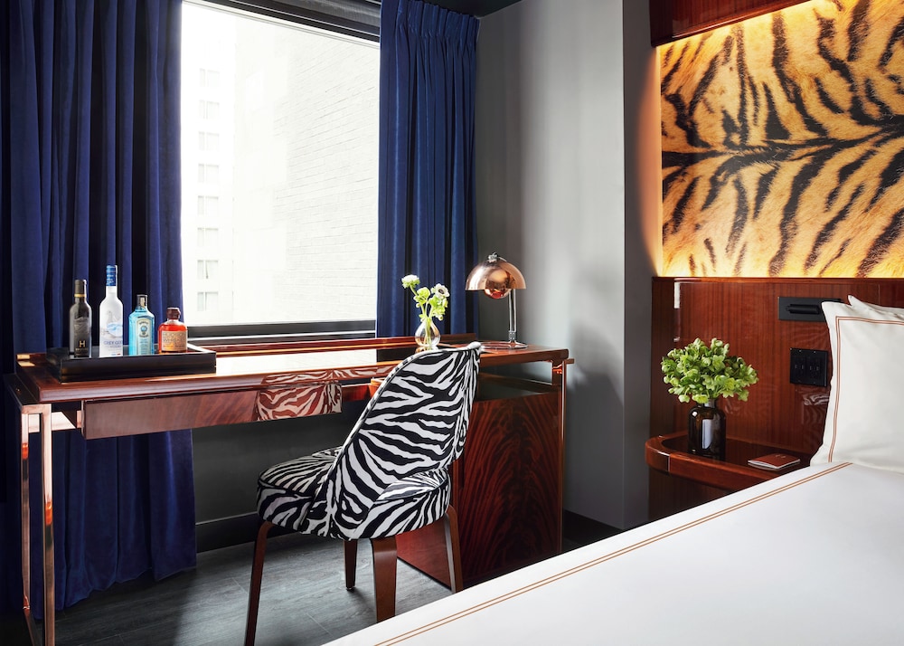 Deluxe Room, 1 Queen Bed, Mobility Accessible