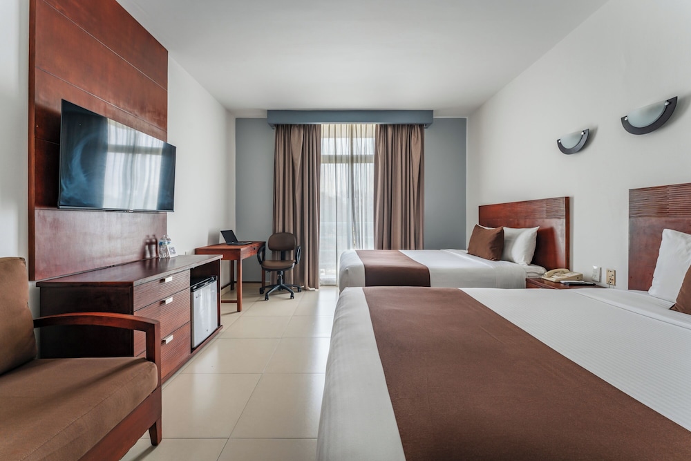 Executive Room, 2 Queen Beds - Photo 1