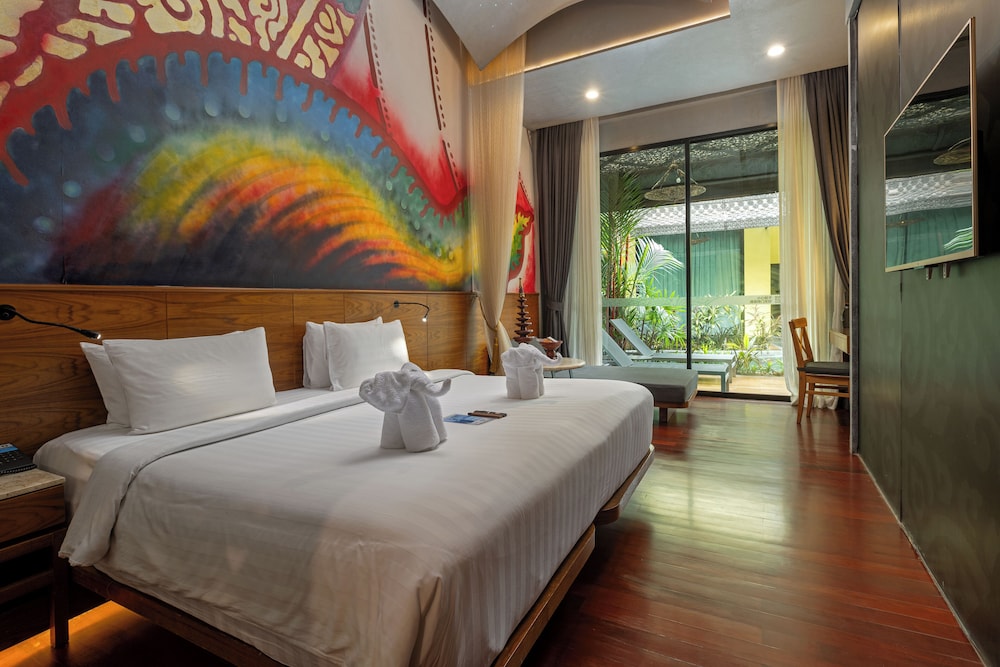 Cabana Suite Pool Access - Photo 22