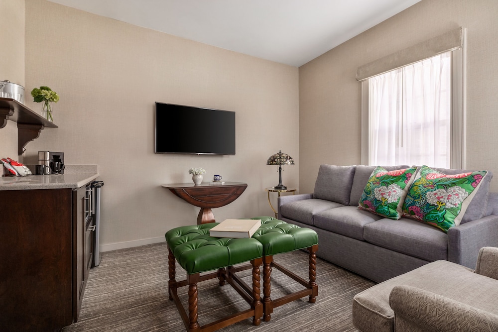 Suite - Photo 7