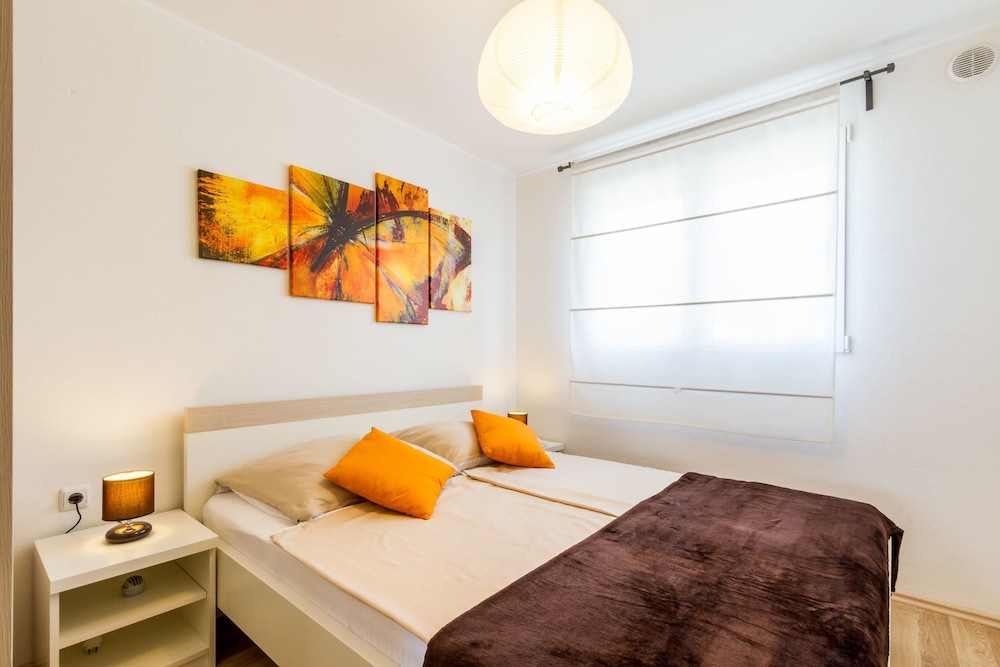 Apartment (A2)