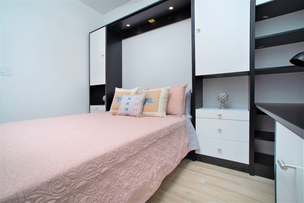 Luxury Apartment, 2 Bedrooms, Balcony, Pool View photo 2