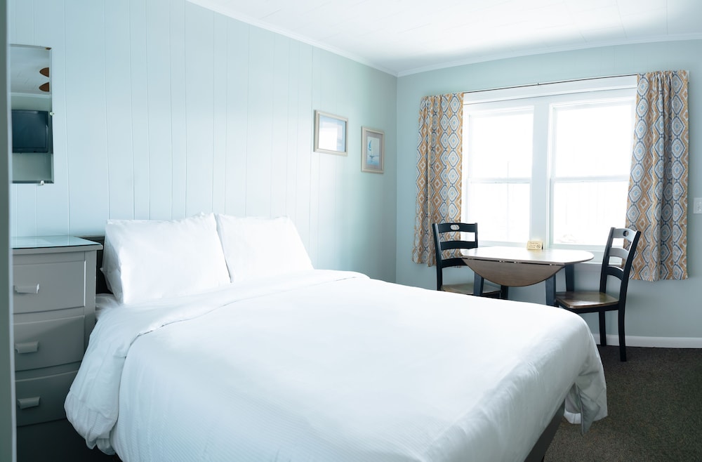 Sleeping Unit, 1 Queen And 2 Single Beds , Kitchenette photo 1