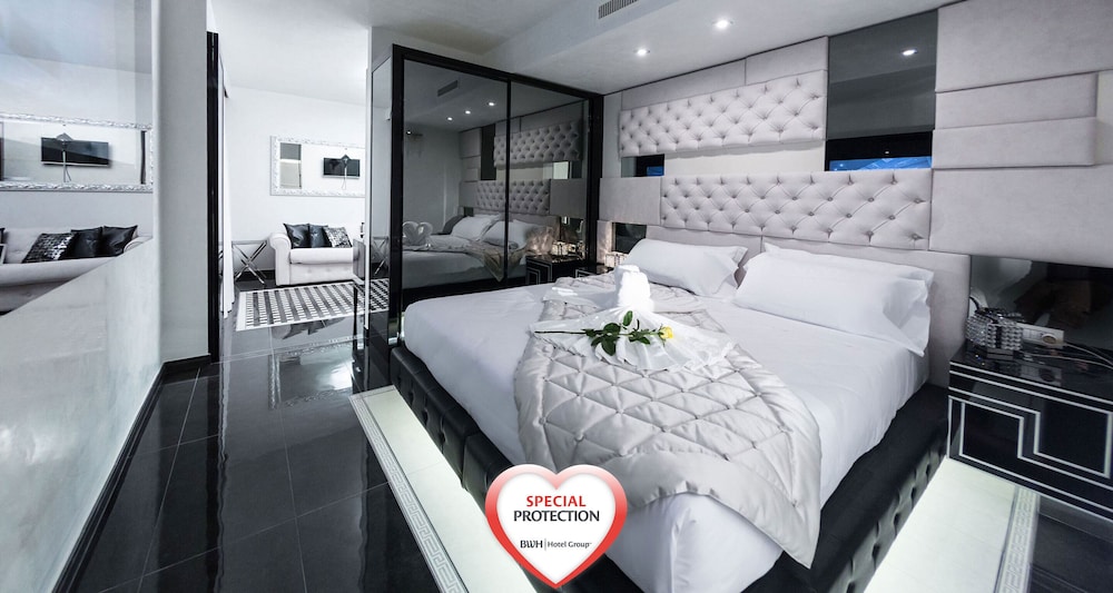 Junior Suite, 1 King Bed, Non Smoking (Living Room) - Photo 9