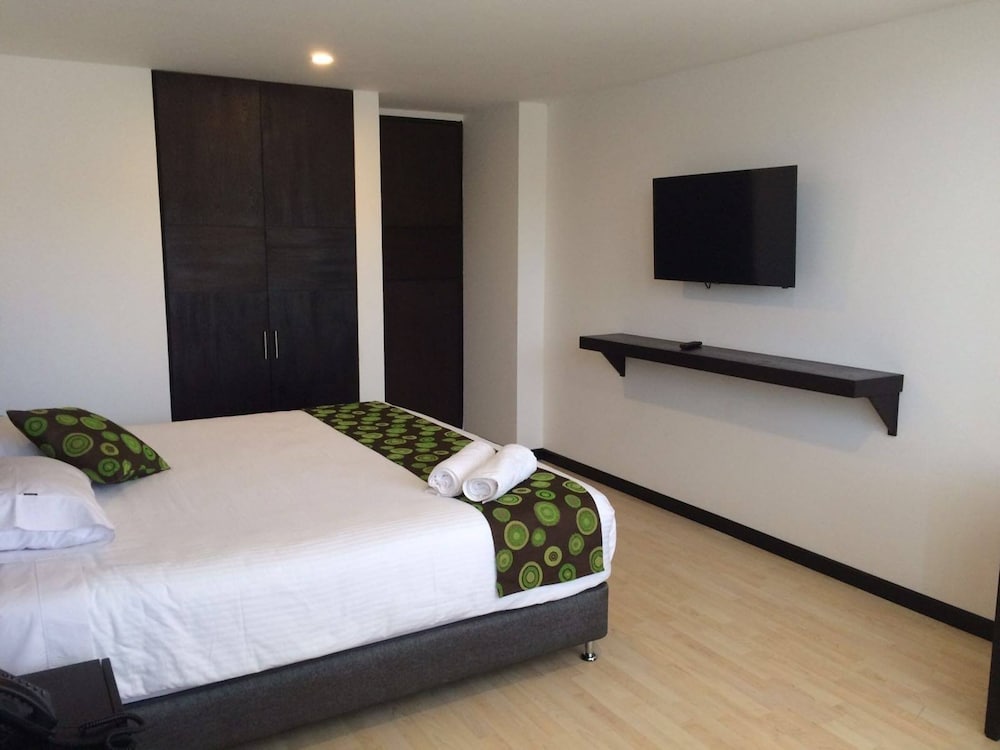 Standard Room, 1 King Bed photo 3