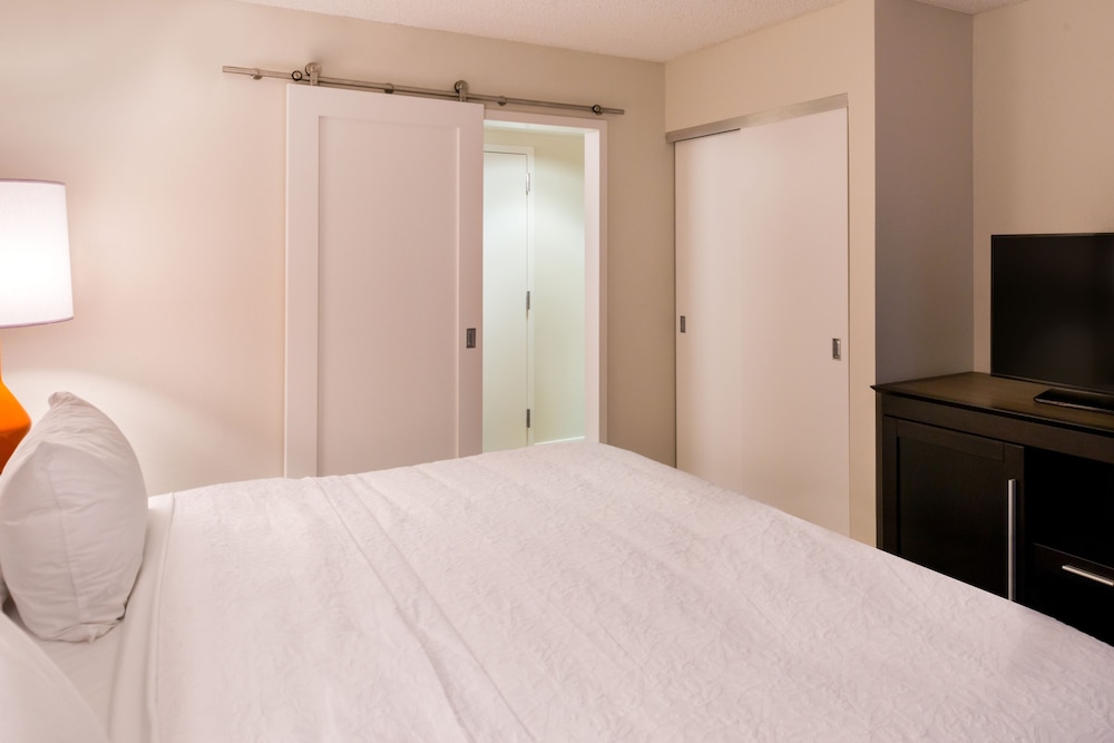 King Room with Walk-in Shower - Non-Smoking