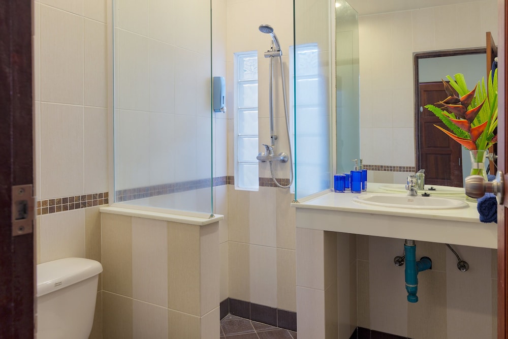 Deluxe Apartment, 1 Bedroom, Kitchen, Ground Floor photo 2