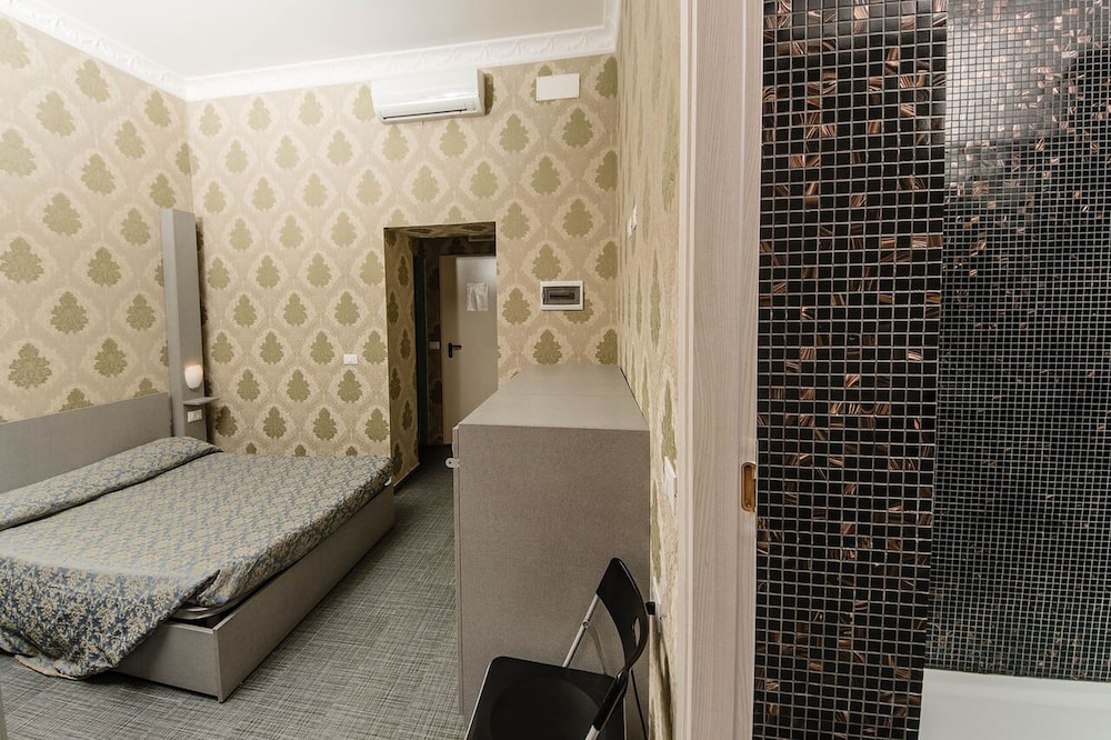 Standard Double Room, Ensuite photo 1