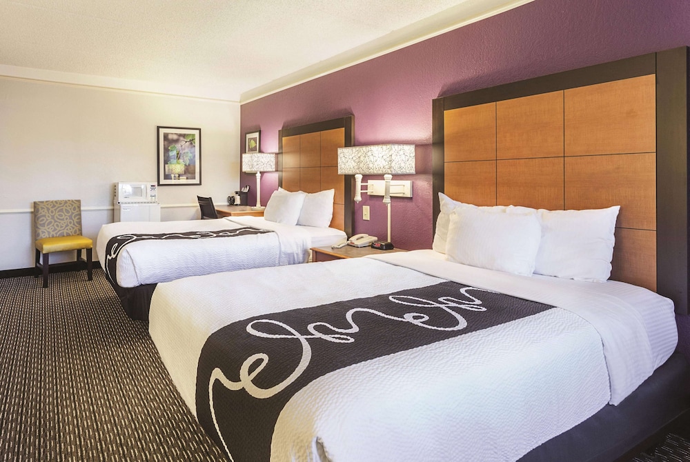 Room, 2 Double Beds, Non Smoking - Photo 4