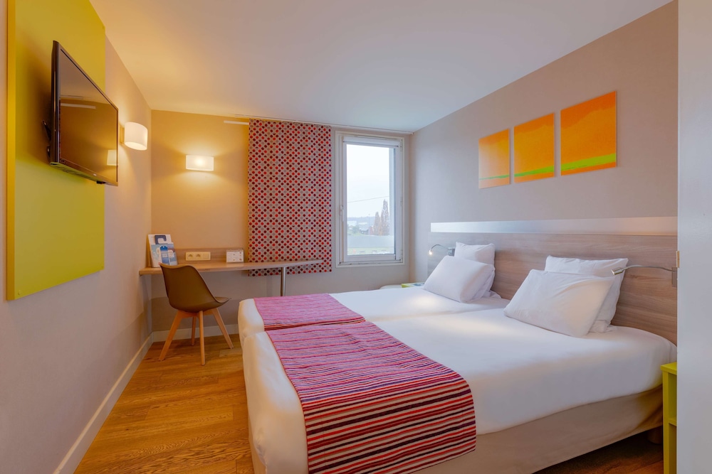 Standard Room, 2 Twin Beds - Photo 2