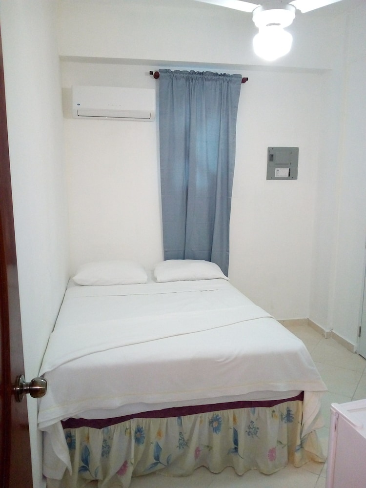 Standard Room, 1 Queen Bed