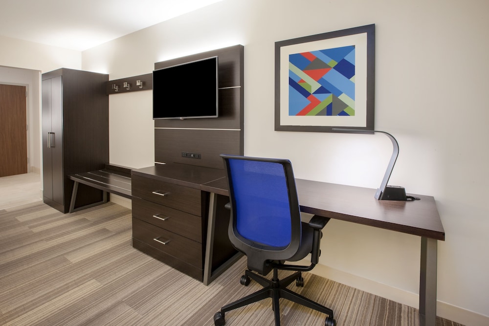 Suite, Multiple Beds - Photo 5