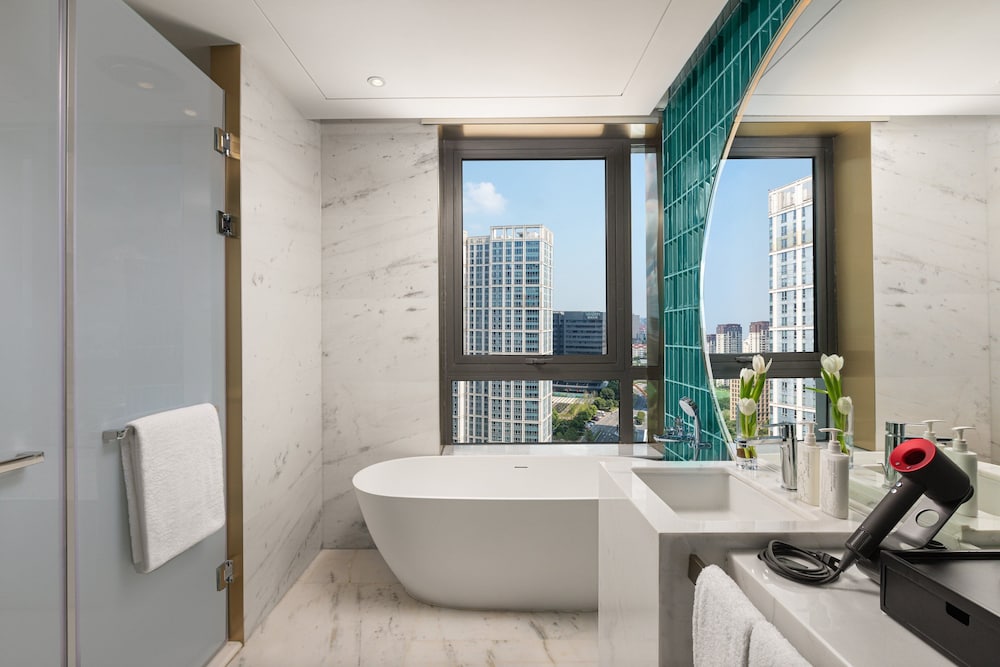 Suite, 1 Bedroom, Club Lounge Access thumbnail 5